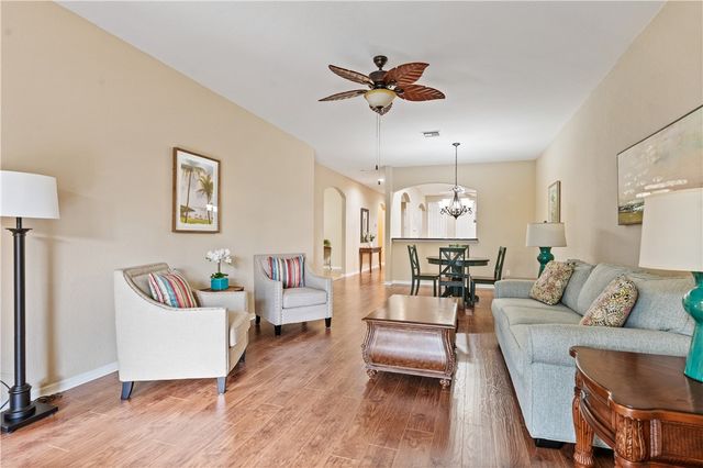 6405 Oxford Circle 102B, Vero Beach, FL 32966