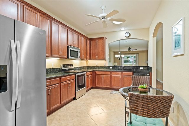 6405 Oxford Circle 102B, Vero Beach, FL 32966