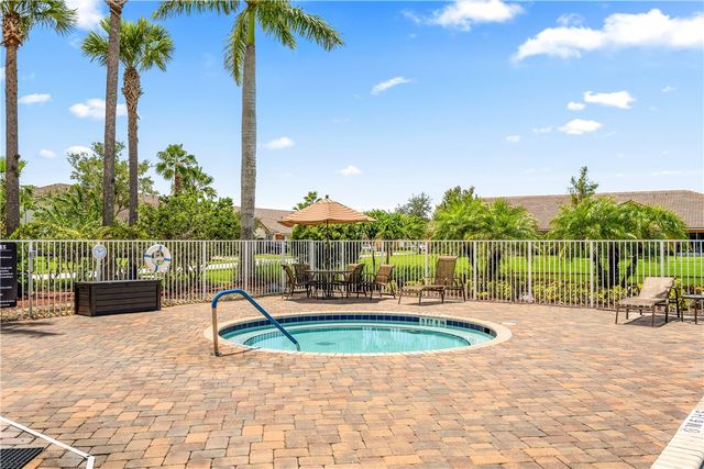 6405 Oxford Circle 102B, Vero Beach, FL 32966