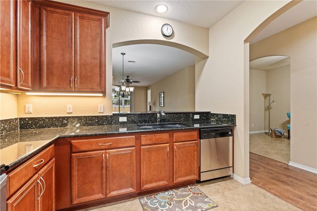 6405 Oxford Circle 102B, Vero Beach, FL 32966