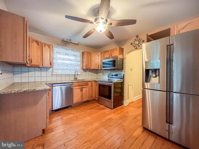 10 MAKEFIELD RD, Morrisville, PA 19067