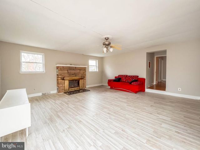 10 MAKEFIELD RD, Morrisville, PA 19067