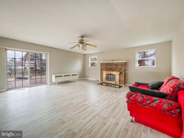 10 MAKEFIELD RD, Morrisville, PA 19067