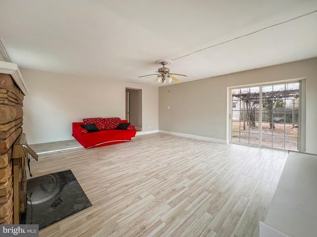 10 MAKEFIELD RD, Morrisville, PA 19067