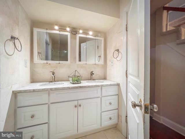 10 MAKEFIELD RD, Morrisville, PA 19067