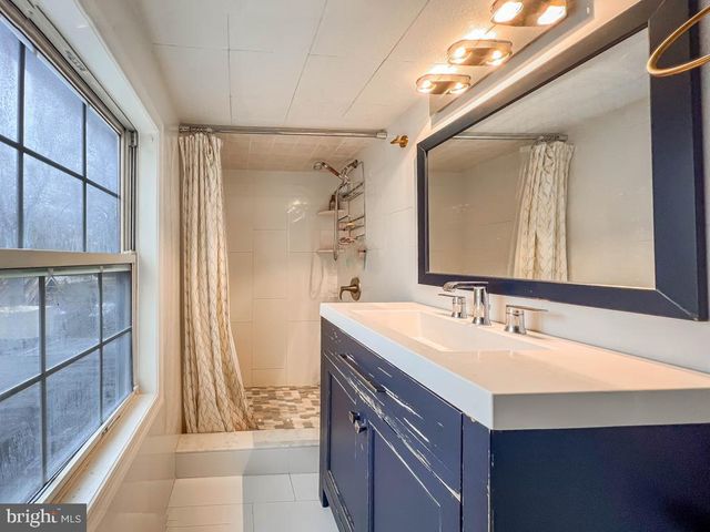 10 MAKEFIELD RD, Morrisville, PA 19067