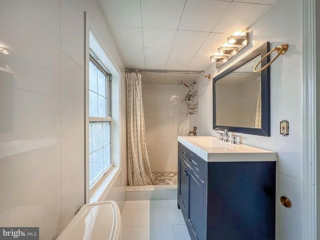 10 MAKEFIELD RD, Morrisville, PA 19067