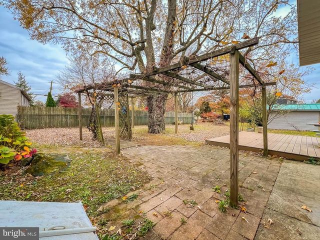 10 MAKEFIELD RD, Morrisville, PA 19067