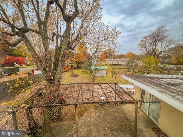 10 MAKEFIELD RD, Morrisville, PA 19067