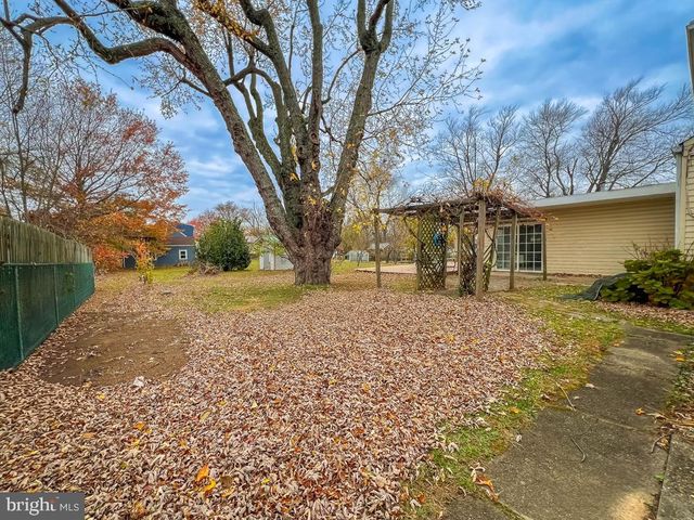 10 MAKEFIELD RD, Morrisville, PA 19067