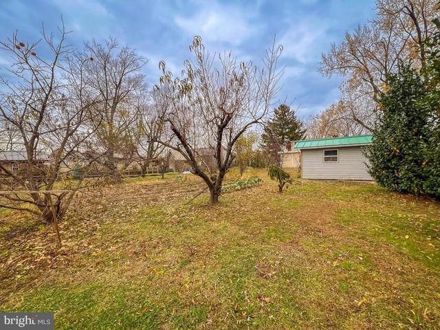 10 MAKEFIELD RD, Morrisville, PA 19067