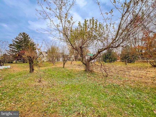 10 MAKEFIELD RD, Morrisville, PA 19067