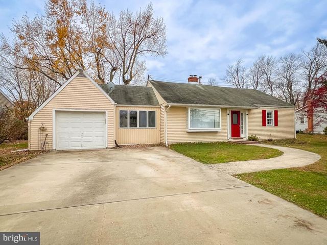 10 MAKEFIELD RD, Morrisville, PA 19067