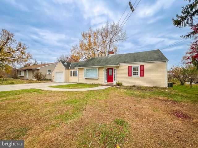 10 MAKEFIELD RD, Morrisville, PA 19067