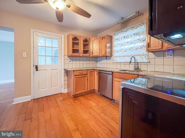 10 MAKEFIELD RD, Morrisville, PA 19067