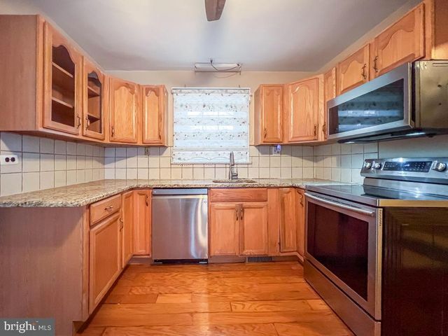 10 MAKEFIELD RD, Morrisville, PA 19067