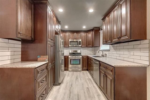 11911 24th Street, Santa Fe, TX 77510