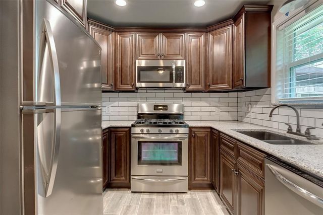 11911 24th Street, Santa Fe, TX 77510