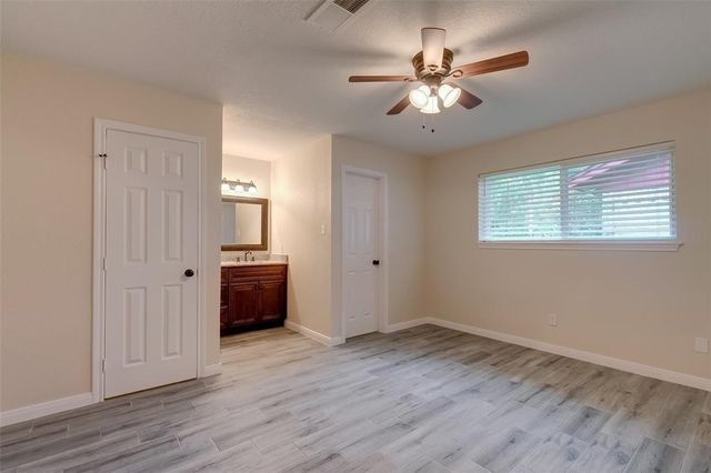 11911 24th Street, Santa Fe, TX 77510
