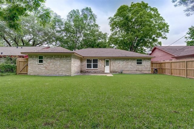 11911 24th Street, Santa Fe, TX 77510