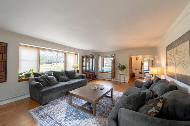 101 E Clovernook LANE, Glendale, WI 53217