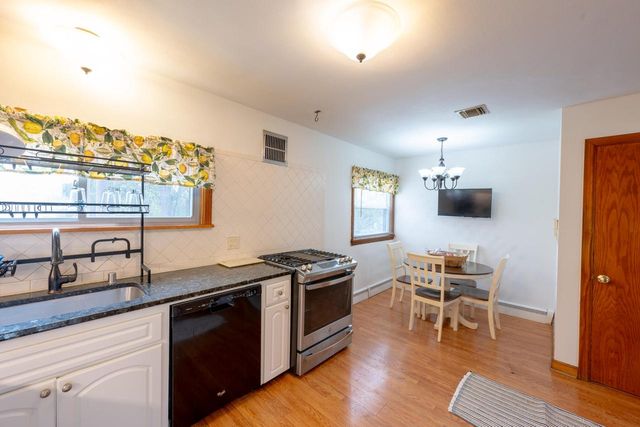 101 E Clovernook LANE, Glendale, WI 53217