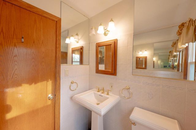 101 E Clovernook LANE, Glendale, WI 53217