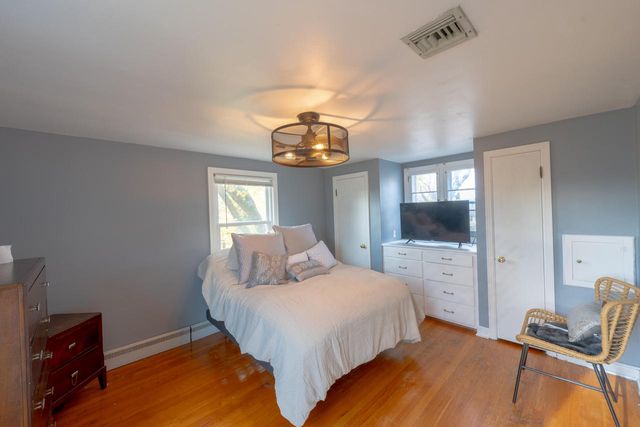 101 E Clovernook LANE, Glendale, WI 53217