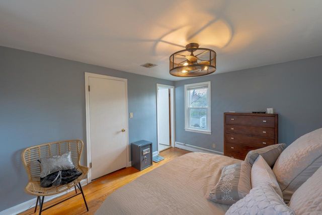 101 E Clovernook LANE, Glendale, WI 53217