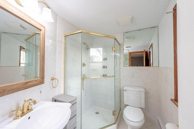 101 E Clovernook LANE, Glendale, WI 53217