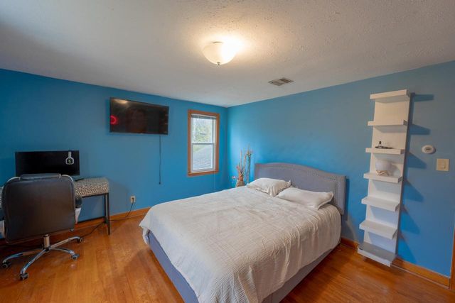 101 E Clovernook LANE, Glendale, WI 53217