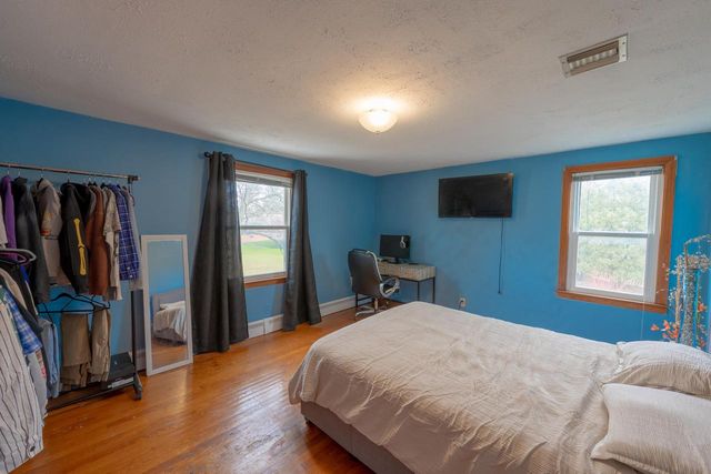 101 E Clovernook LANE, Glendale, WI 53217