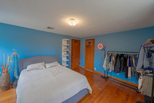 101 E Clovernook LANE, Glendale, WI 53217