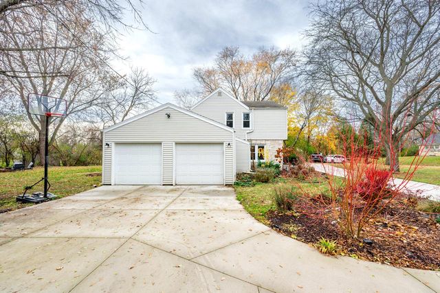 101 E Clovernook LANE, Glendale, WI 53217