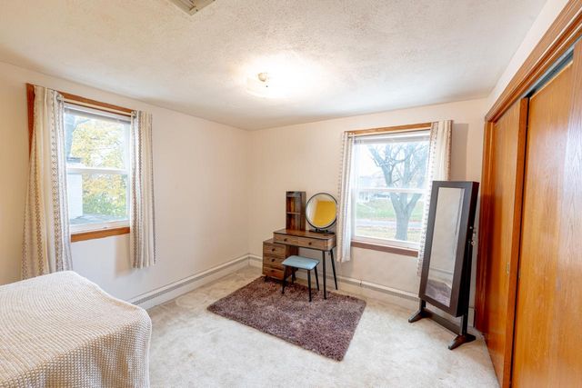 101 E Clovernook LANE, Glendale, WI 53217