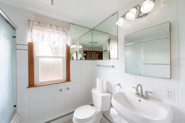 101 E Clovernook LANE, Glendale, WI 53217