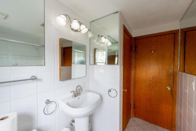 101 E Clovernook LANE, Glendale, WI 53217