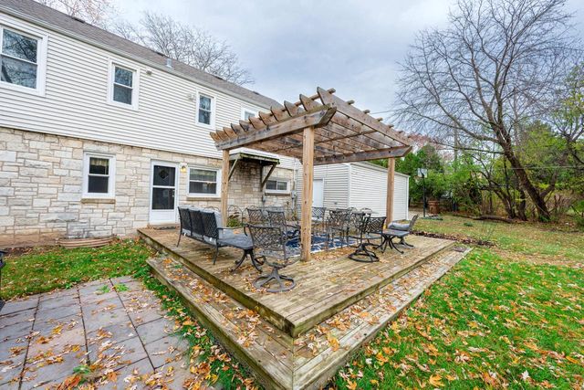 101 E Clovernook LANE, Glendale, WI 53217