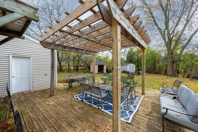 101 E Clovernook LANE, Glendale, WI 53217