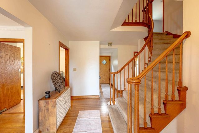 101 E Clovernook LANE, Glendale, WI 53217