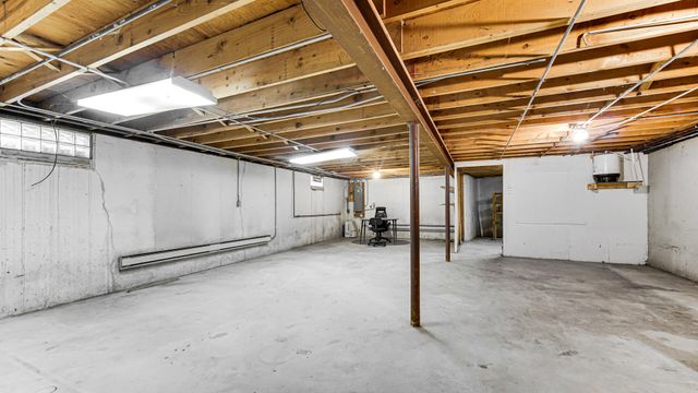 3050 E 139th Avenue, Crown Point, IN 46307