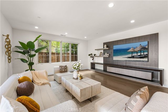 139 Sunset, Irvine, CA 92602