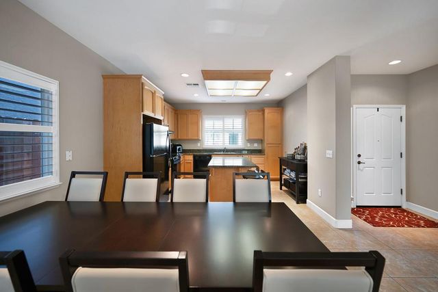 9 Waters Cove Ct, Sacramento, CA 95831