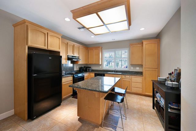 9 Waters Cove Ct, Sacramento, CA 95831