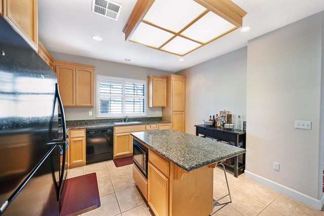 9 Waters Cove Ct, Sacramento, CA 95831