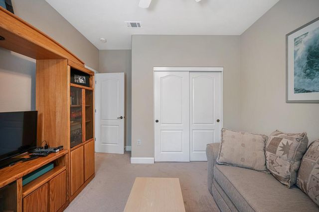 9 Waters Cove Ct, Sacramento, CA 95831