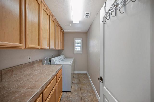 9 Waters Cove Ct, Sacramento, CA 95831