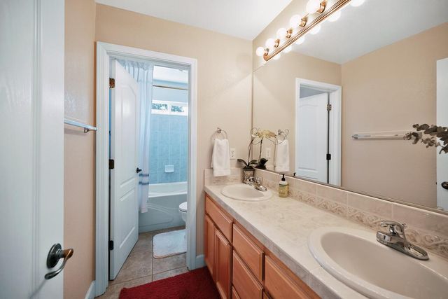 9 Waters Cove Ct, Sacramento, CA 95831