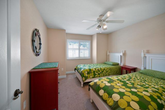 9 Waters Cove Ct, Sacramento, CA 95831