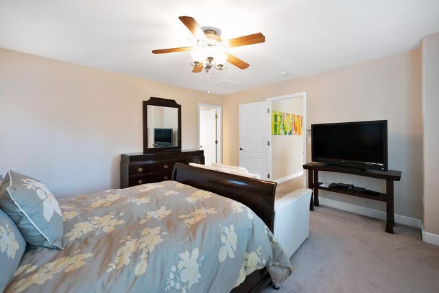 9 Waters Cove Ct, Sacramento, CA 95831